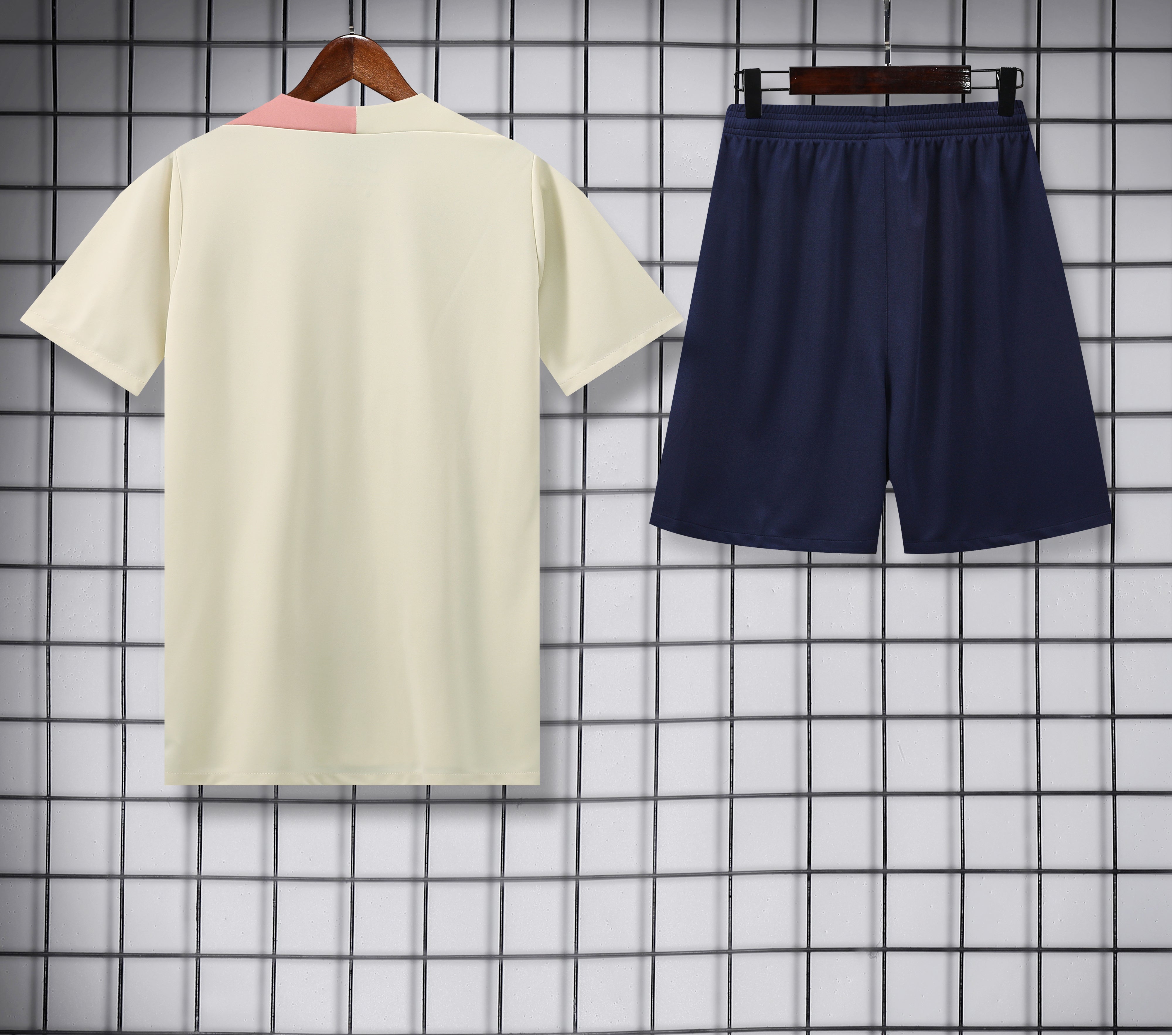 FC Barcelona - Light Orange Training Set
